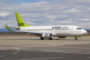 Air_Baltic_Boeing_737-300_Olivati-1